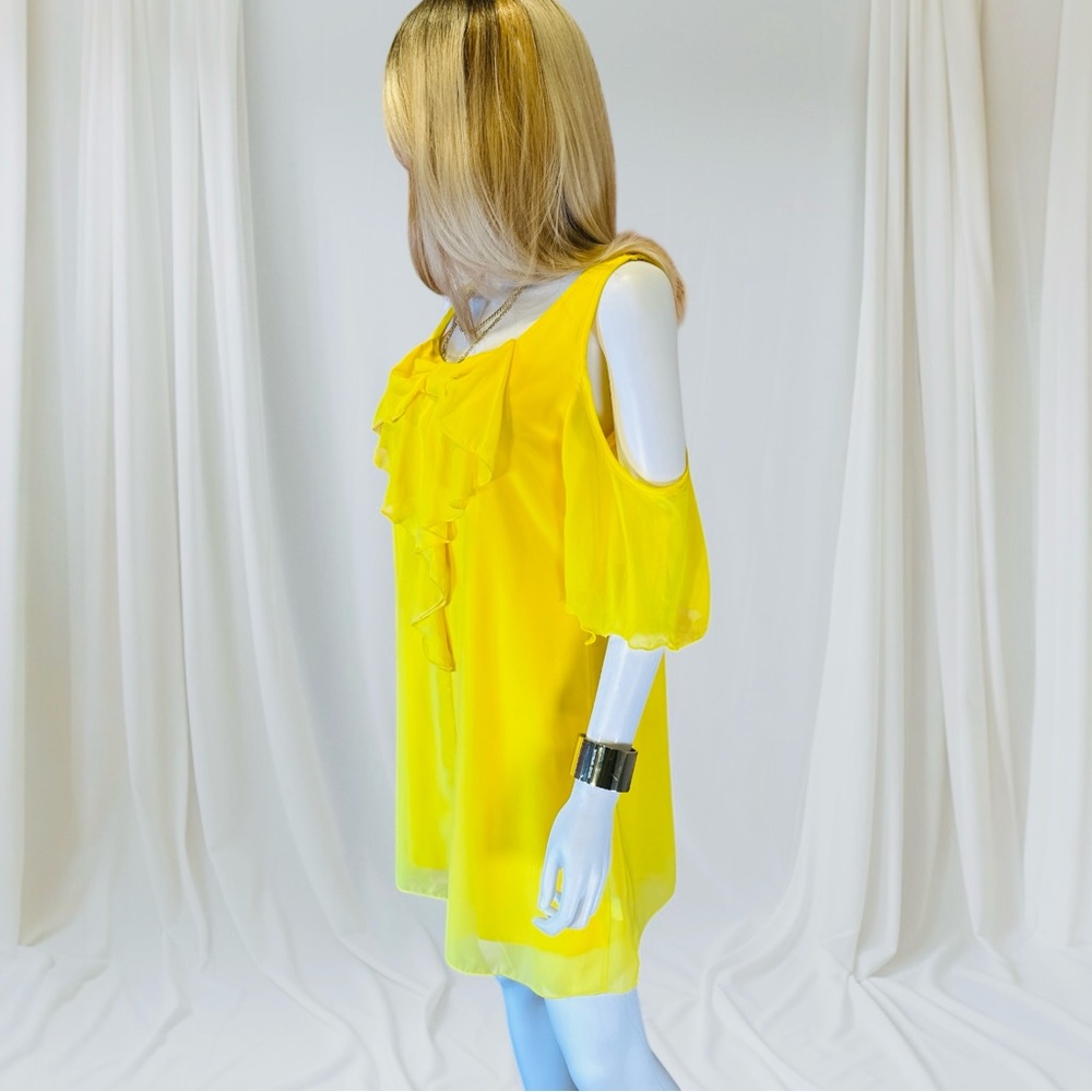 Point Ruffled Cold Shoulder Midi Dress - Picture 4 of 10